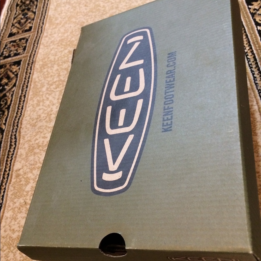 Keen winter shoes size 2 for boys